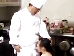 Chinesisches Restaurant Koch fickt blonde Milf Kellnerin